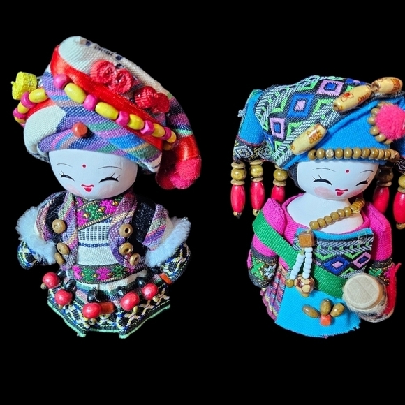 Gorgeous Chinese Dolls in very ornate costume. - Picture 11 of 16